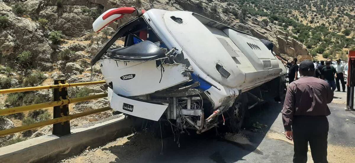 جزئیات واژگونی مرگبار اتوبوس اسکانیا در جاده شیراز