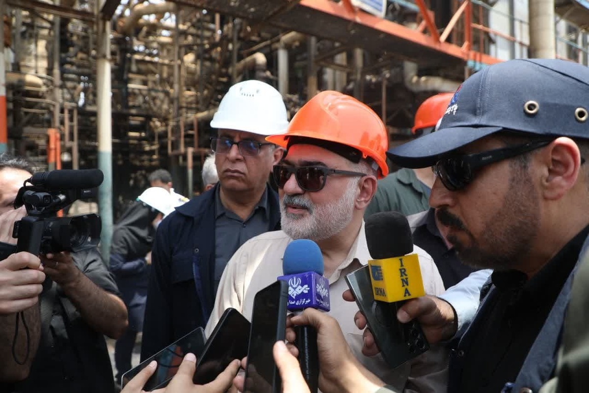  استاندار خوزستان: حادثه پالایشگاه آبادان به دلیل فرسودگی تجهیزات بود / راندمان تولید پایدار است