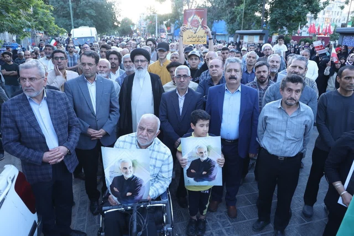 مردم قزوین در حمایت از نیروهای مسلح تجمع کردند