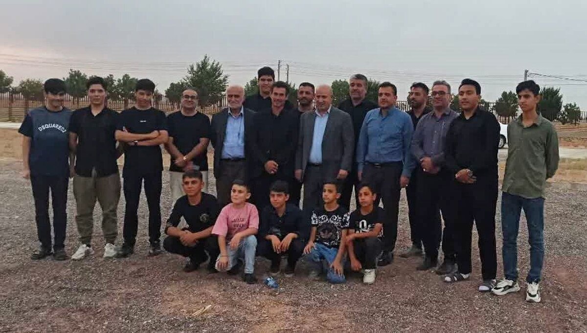 بازدید مهدی تاج و نماینده مجلس از  پروژه زمین چمن قهاوند در حضور مدیرعامل استقلال!