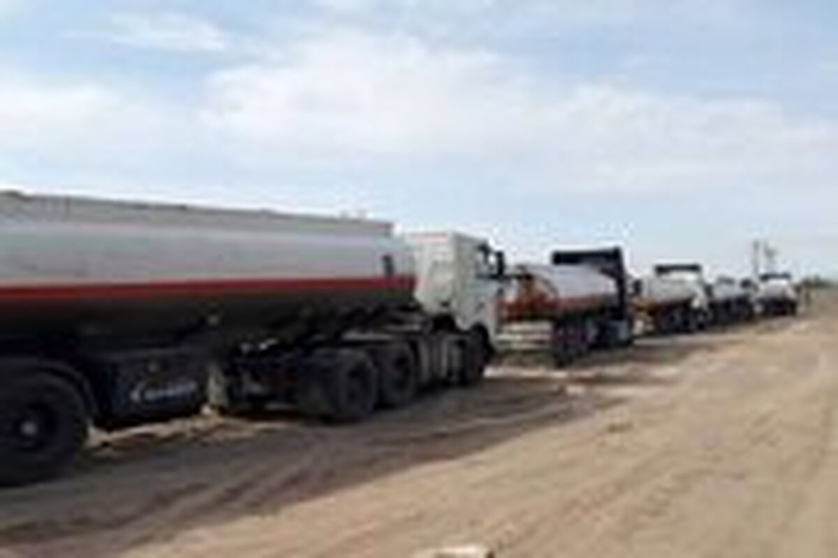 کامیون‌های حامل ۶۴ هزار لیتر فرآورده نفتی قاچاق در توقیف پلیس پارسیان