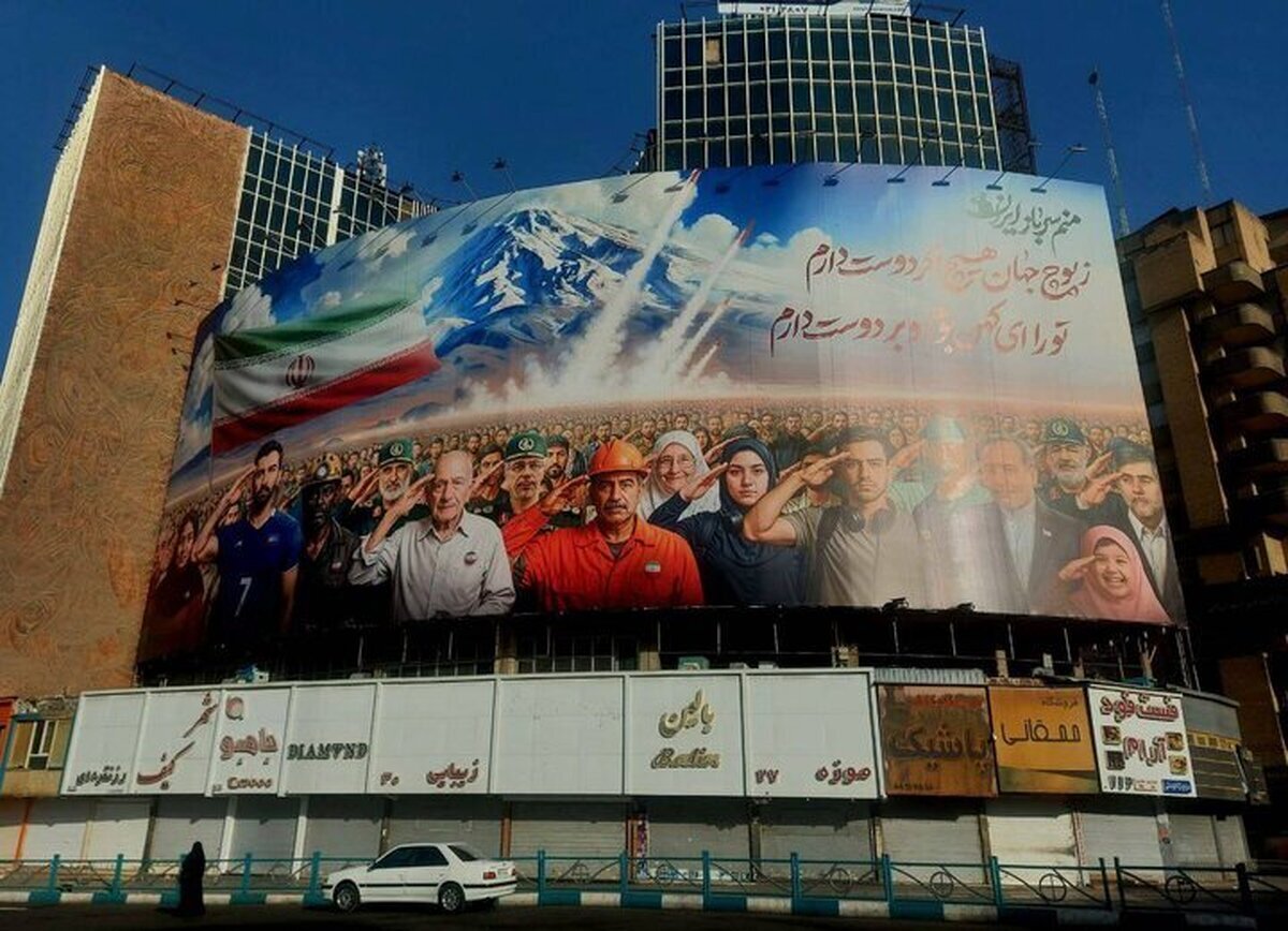 ۱۲ روز آتش، ۱۲ روز آواز؛ وقتی هنر سنگر شد/ فرهنگ و هنر در خط مقدم؛ ۱۲ روز روایتِ ایستادگی ۱۲ روز آتش، ۱۲ روز آواز؛ وقتی هنر سنگر شد/ فرهنگ و هنر در خط مقدم؛ ۱۲ روز روایتِ ایستادگی