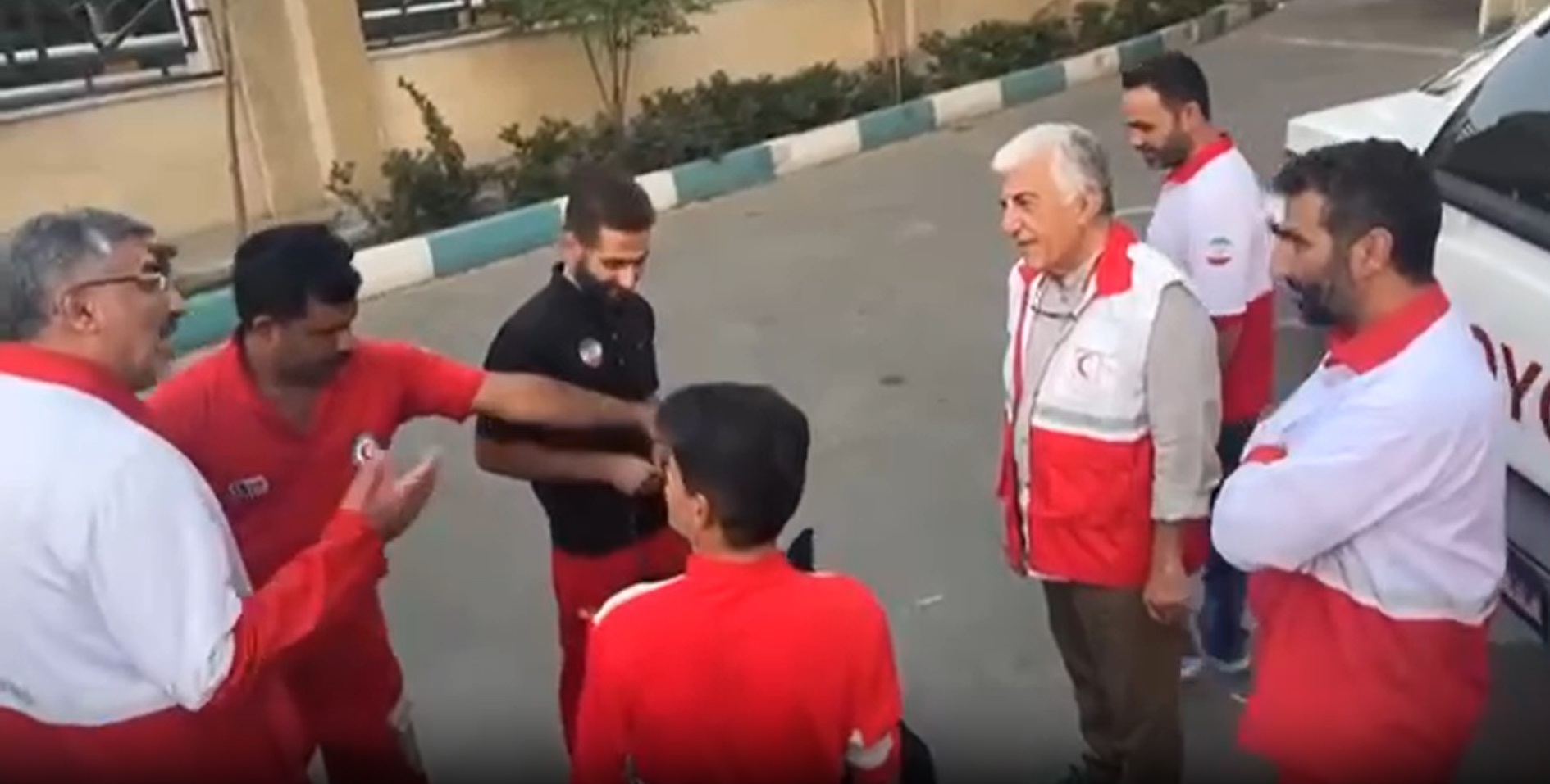 ۱۲ روز آتش، ۱۲ روز آواز؛ وقتی هنر سنگر شد/ فرهنگ و هنر در خط مقدم؛ ۱۲ روز روایتِ ایستادگی ۱۲ روز آتش، ۱۲ روز آواز؛ وقتی هنر سنگر شد/ فرهنگ و هنر در خط مقدم؛ ۱۲ روز روایتِ ایستادگی