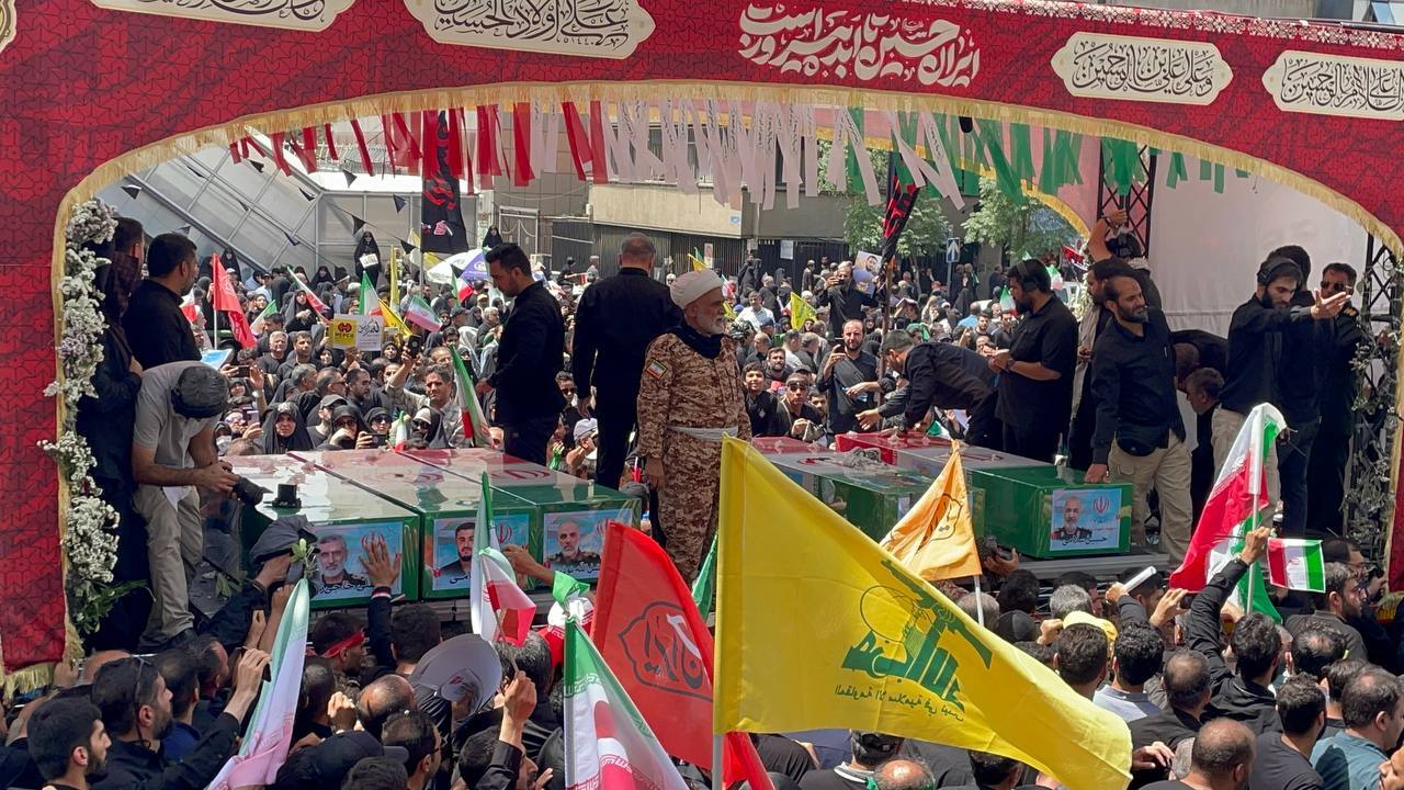 وداع ملت با قهرمانان وطن/همه آمدند وداع ملت با قهرمانان وطن/همه آمدند