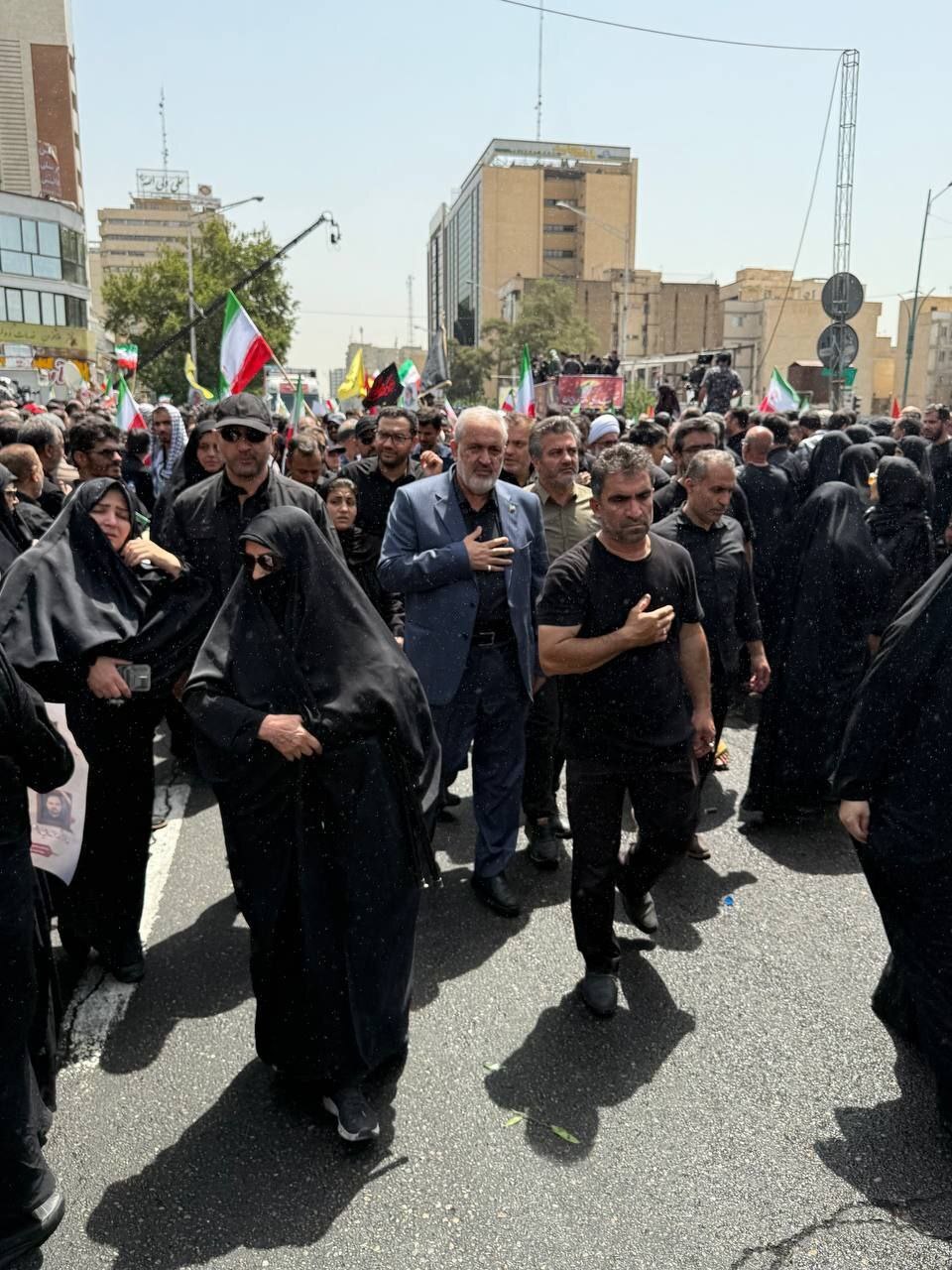 حضور وزیر نیرو در تشییع پیکر مطهر شهدای اقتدار