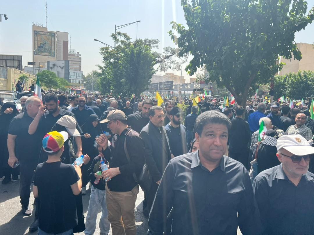 حضور وزیر صنعت در تشییع پیکر مطهر شهدای اقتدار