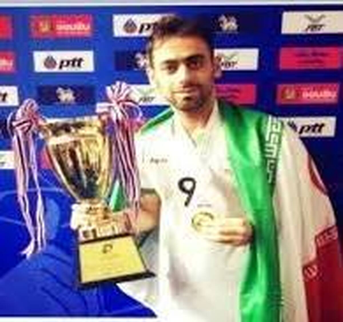 علی اکبر احمدوند تصویری از عزت و معرفت ایرانی را در قلب اروپا به نمایش گذاشت