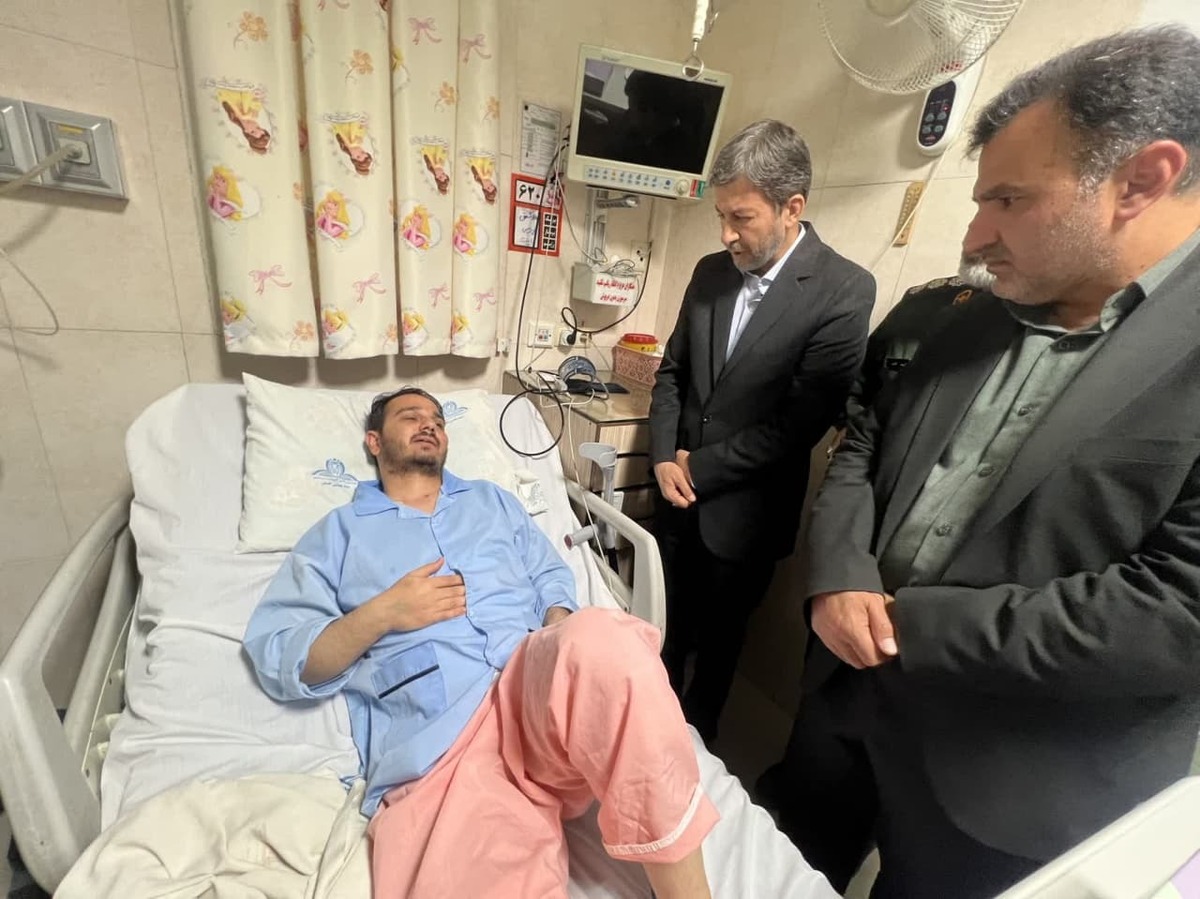 عیادت استاندار اصفهان از مجروحان جنگ در کاشان