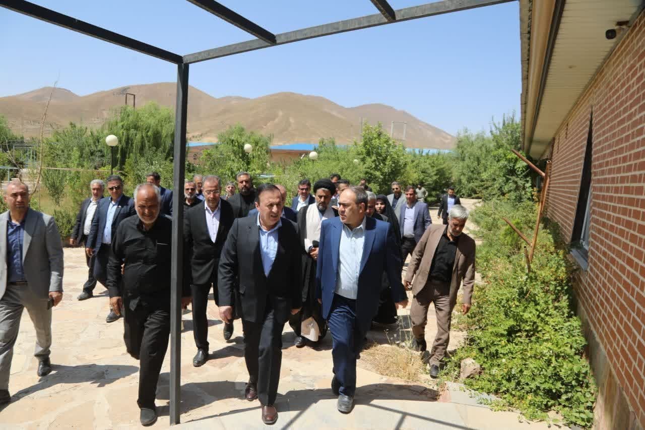 بازدید استاندار قزوین از مجتمع گردشگری آوای آوج 