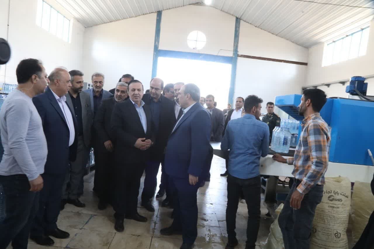 استاندار قزوین از واحد تولیدی آب معدنی «دلتا آب گوارا» در ناحیه صنعتی آوج بازدید کرد
