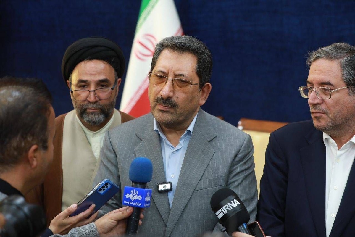 وزیر صنعت، معدن و تجارت:افزایش ارزش افزوده و توسعه تجارت مرزی استان آذربایجان غربی برنامه وزارت صمت است