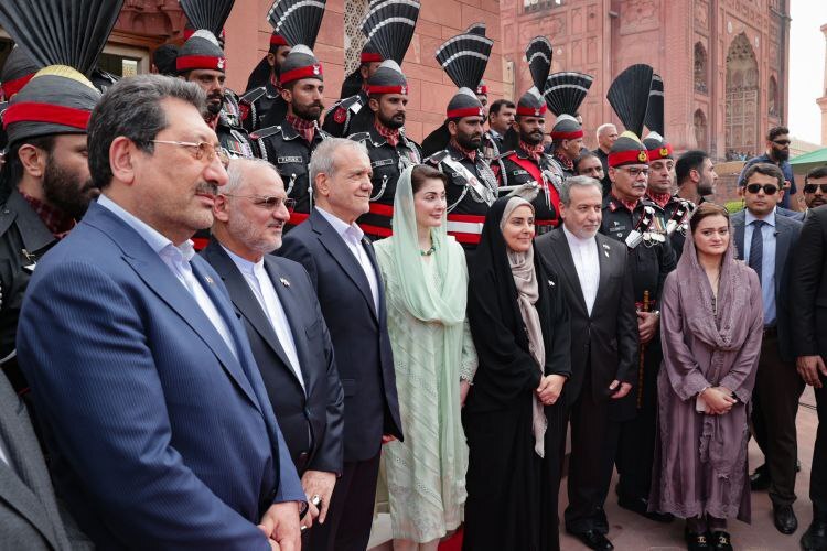 از امضای اسناد تا طراحی ناتوی اسلامی/ گامهای نرم ایران و پاکستان در بازی سخت منطقه از امضای اسناد تا طراحی ناتوی اسلامی/ گامهای نرم ایران و پاکستان در بازی سخت منطقه