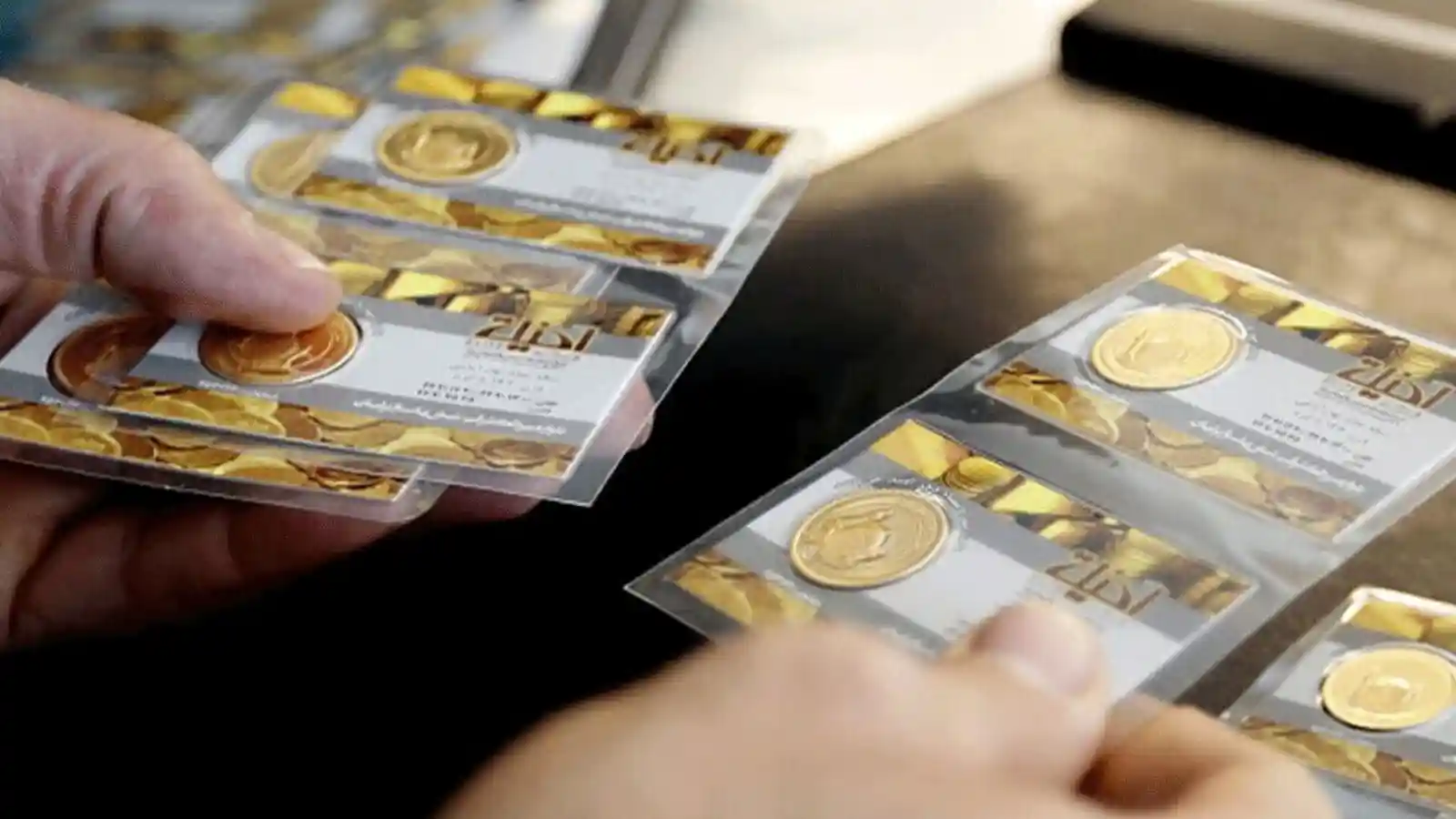 چرا خرید نیم سکه راهی هوشمندانه برای سرمایهگذاری کوچک است؟ چرا خرید نیم سکه راهی هوشمندانه برای سرمایهگذاری کوچک است؟