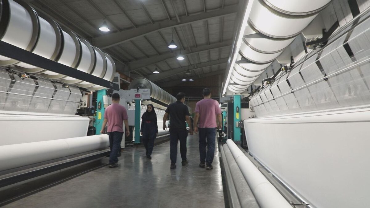 بررسی بومی‌سازی صنعت پارچه‌های مبلی در مستند «ایرانیزه»