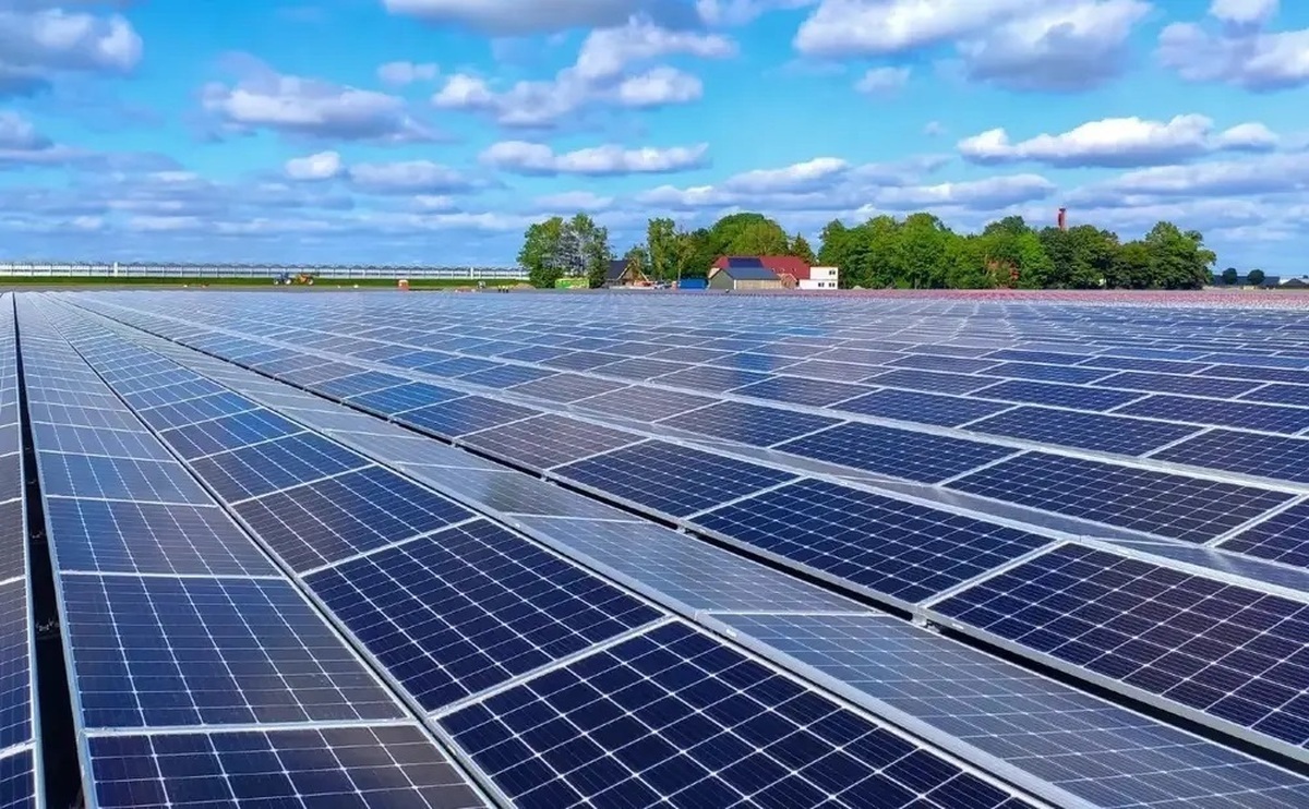 آغاز عملیات اجرایی و افتتاح حدود ۴۰۰ مگاوات نیروگاه خورشیدی در چهار استان