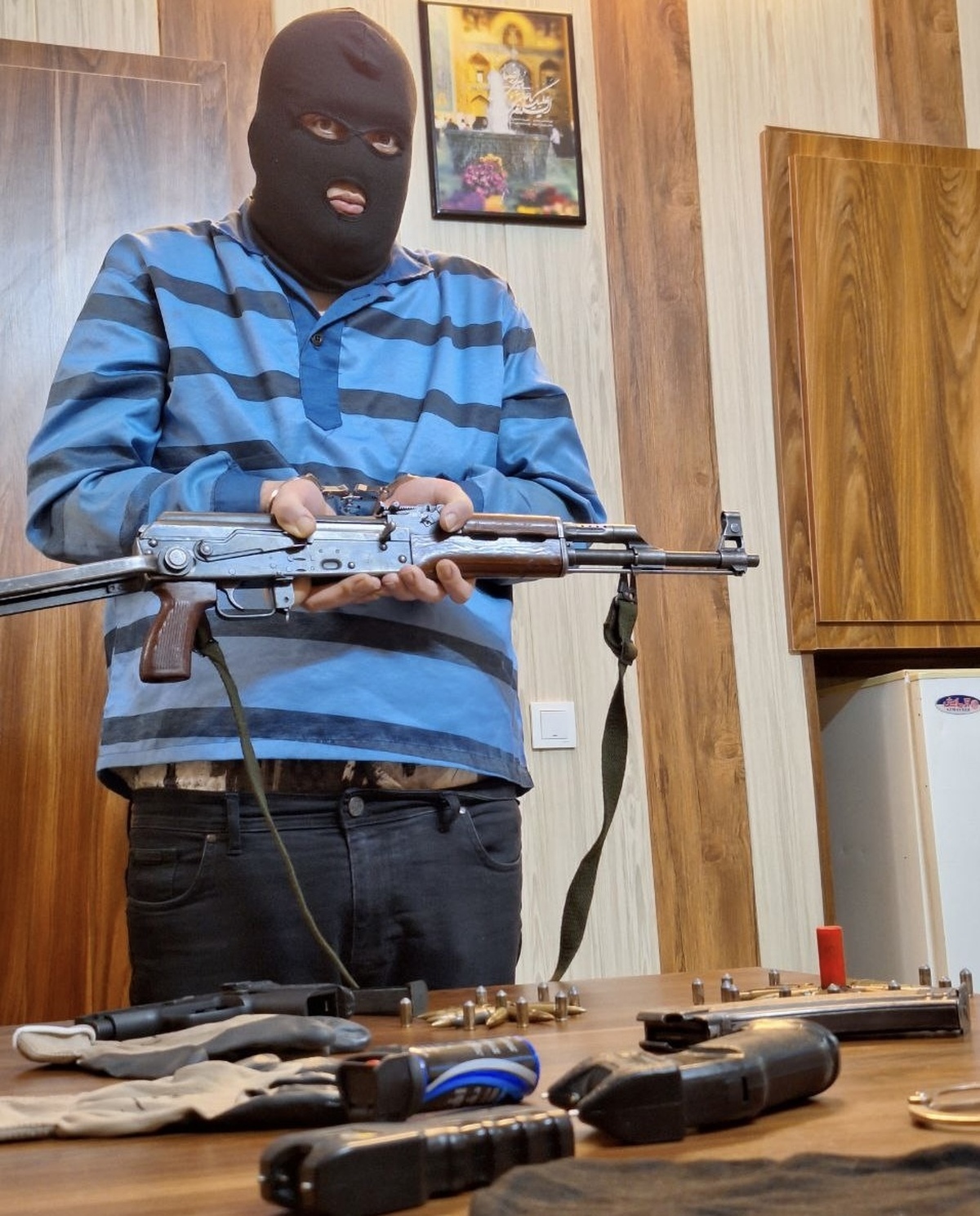 بازداشت مرد تا دندان مسلح در شهرری + فیلم