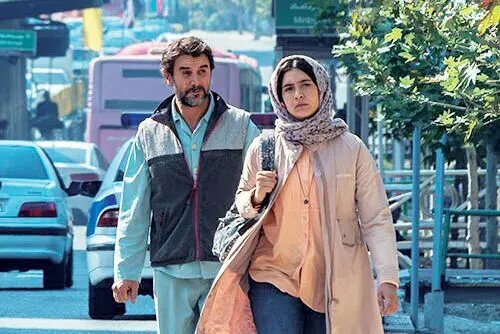 صعود اجتماعیها و رکوردشکنی کمدیها؛ سینمای ایران در نقطه عطف تازه/ از ۱۵۱ میلیارد دایناسور تا ۱۳ میلیون تَرک عمیق؛ گیشه سینمای ایران بین اوج و سقوط/ دایناسور، پیرپسر و زن و بچه؛ قهرمانان تازه گیشه سینمای ایران صعود اجتماعیها و رکوردشکنی کمدیها؛ سینمای ایران در نقطه عطف تازه/ از ۱۵۱ میلیارد دایناسور تا ۱۳ میلیون تَرک عمیق؛ گیشه سینمای ایران بین اوج و سقوط/ دایناسور، پیرپسر و زن و بچه؛ قهرمانان تازه گیشه سینمای ایران