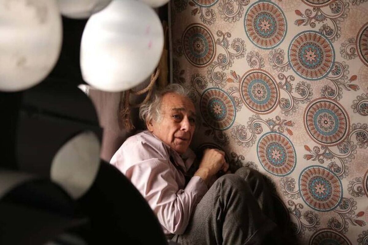 صعود اجتماعیها و رکوردشکنی کمدیها؛ سینمای ایران در نقطه عطف تازه/ از ۱۵۱ میلیارد دایناسور تا ۱۳ میلیون تَرک عمیق؛ گیشه سینمای ایران بین اوج و سقوط/ دایناسور، پیرپسر و زن و بچه؛ قهرمانان تازه گیشه سینمای ایران صعود اجتماعیها و رکوردشکنی کمدیها؛ سینمای ایران در نقطه عطف تازه/ از ۱۵۱ میلیارد دایناسور تا ۱۳ میلیون تَرک عمیق؛ گیشه سینمای ایران بین اوج و سقوط/ دایناسور، پیرپسر و زن و بچه؛ قهرمانان تازه گیشه سینمای ایران