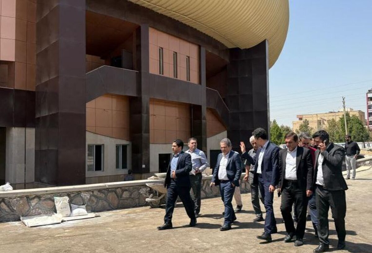 بررسی وضعیت سالن ۶ هزار نفری البرز توسط ثابت‌قدم