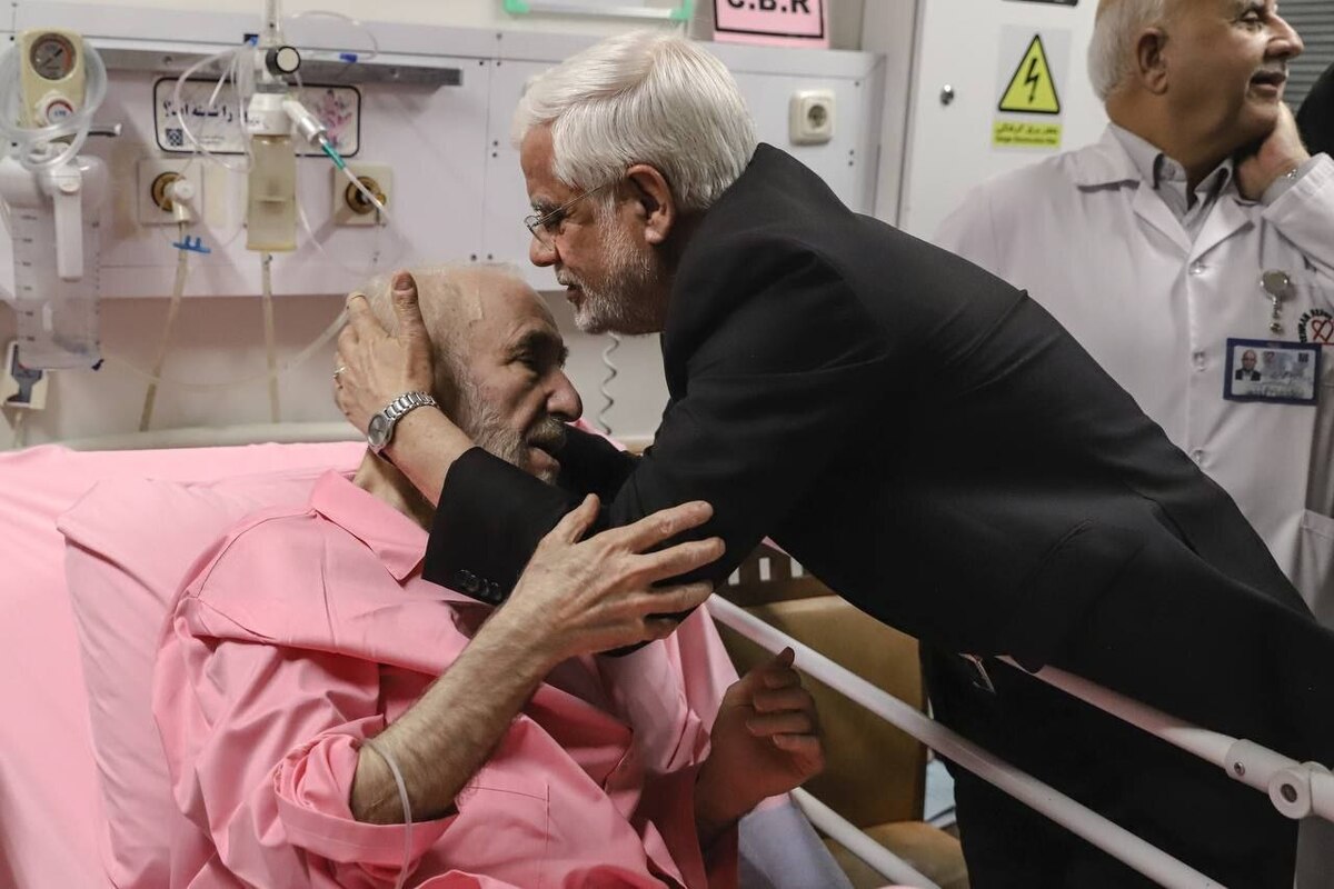 عیادت معاون اول رئیس‌جمهور از حجت‌الاسلام والمسلمین سید محمد خاتمی