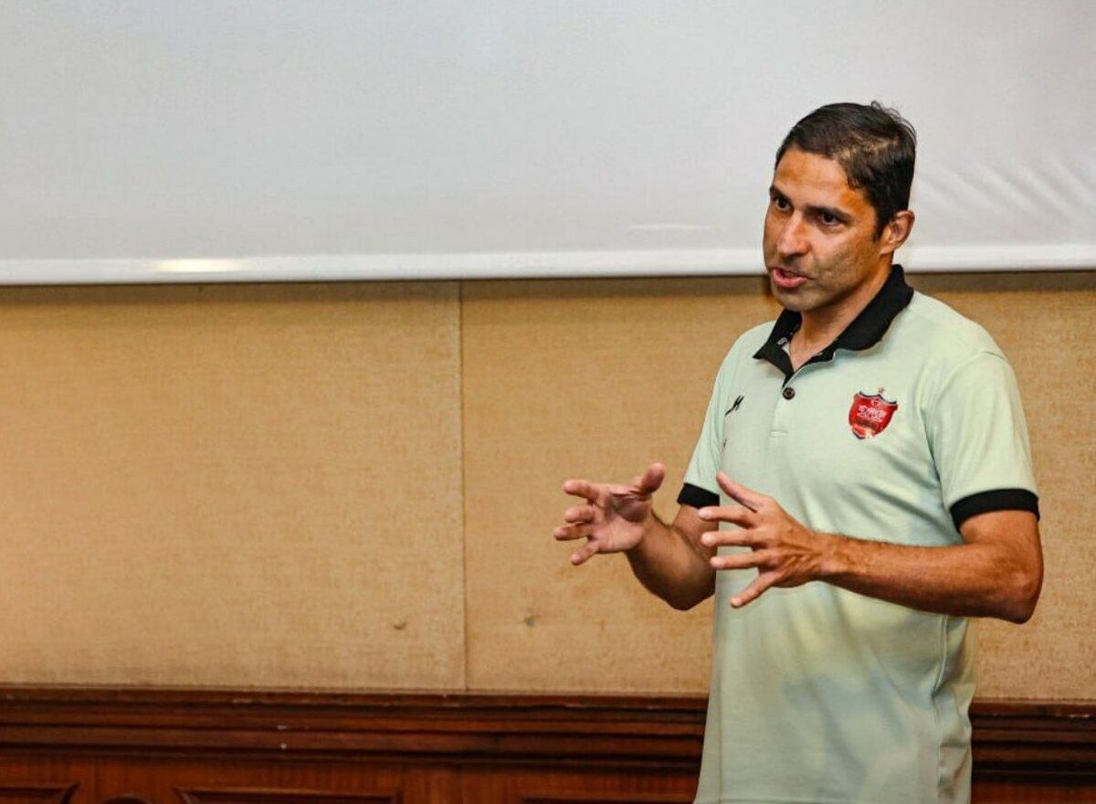 هاشمیان: از بازیکنان رضایت دارم/ تا پرسپولیس قهرمان نشود نه شب داریم نه روز