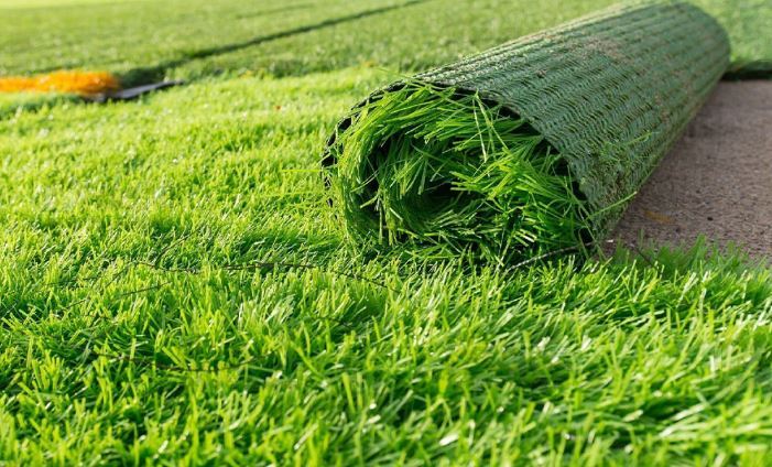 زمین فوتبال با چمن مصنوعی بهتر است یا چمن طبیعی؟