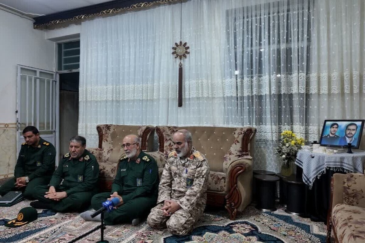 دیدار فرمانده نیروی زمینی سپاه با خانواده‌های شهدای گرانقدر جلیلیان و اسدی