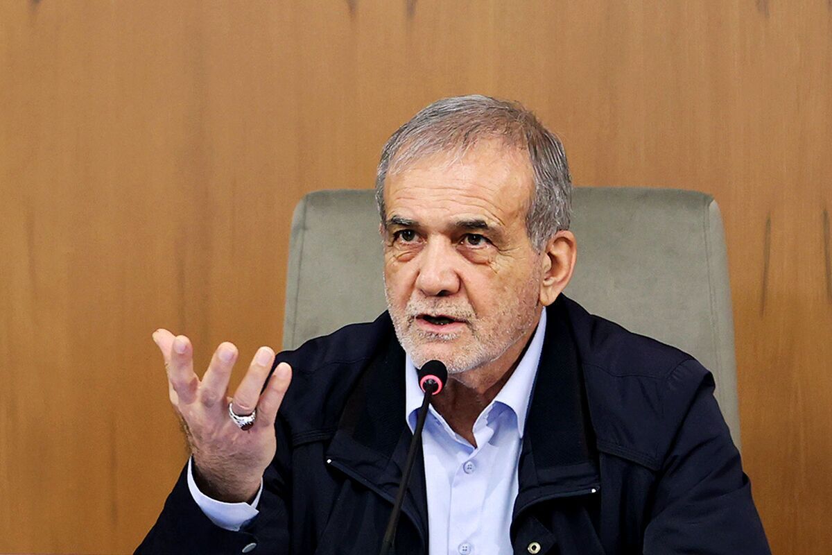 پزشکیان: مشکلات به شرط اینکه به متخصصان و‌نخبگان احترام بگذاریم قابل حل است