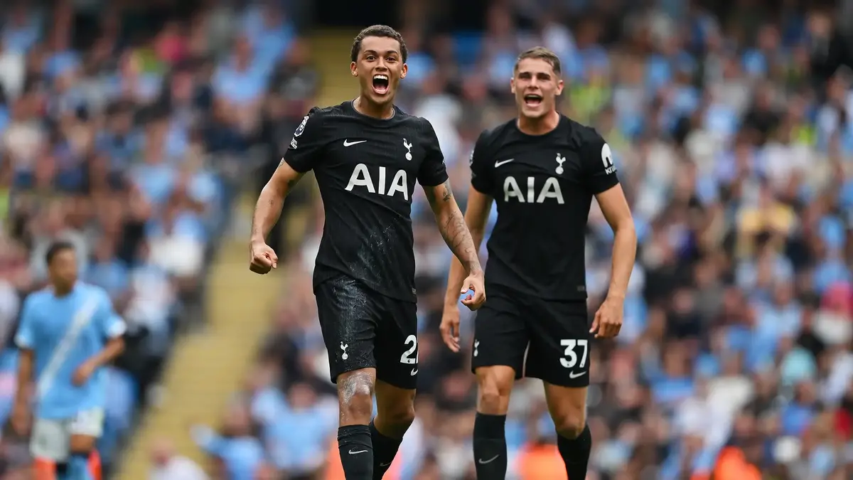 شکست زودهنگام شاگردان گواردیولا در لیگ/ تاتنهام با بردی شیرین صدرنشین شد