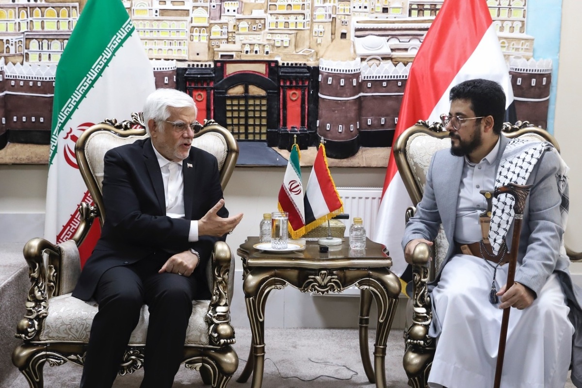 ادای احترام معاون اول رئیس جمهور به شهدای کابینه یمن