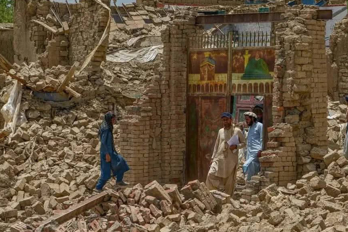 پیام تسلیت رئیس جمعیت هلال‌احمر در پی وقوع زلزله در شرق افغانستان / آمادگی ایران برای اعزام تیم‌های امدادی و درمانى