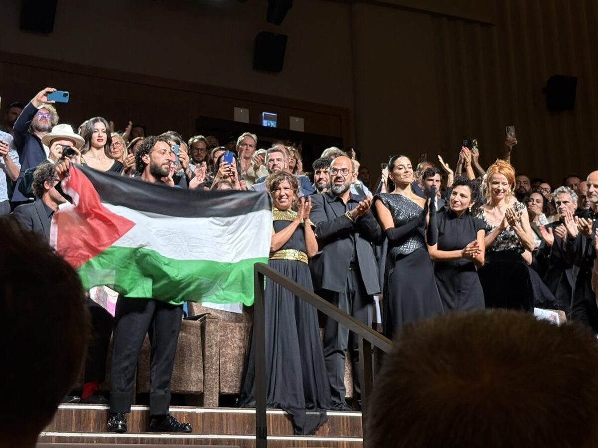 پرچم فلسطین در جشنواره ونیز به اهتزاز درآمد؛ تشویق ۲۲ دقیقه‌ای صدای مردم غزه