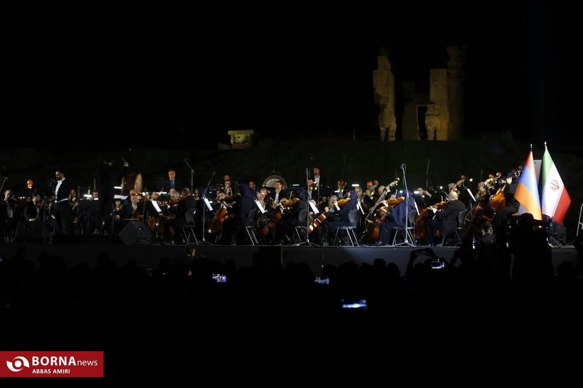 اجرای ارکستر ملی فیلارمونیک ارمنستان در تخت جمشید