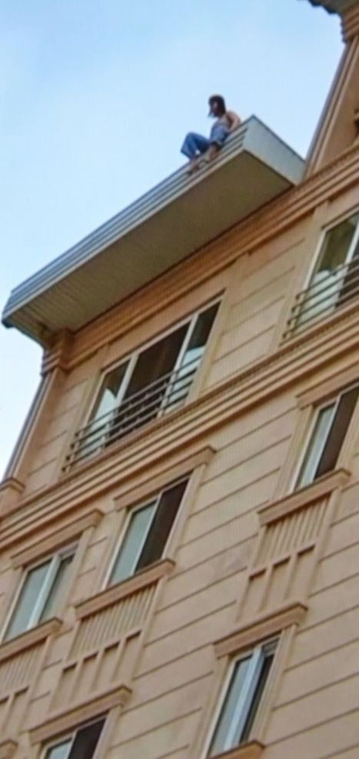 پليس تالش مانع از خودکشي جوان 25 ساله شد