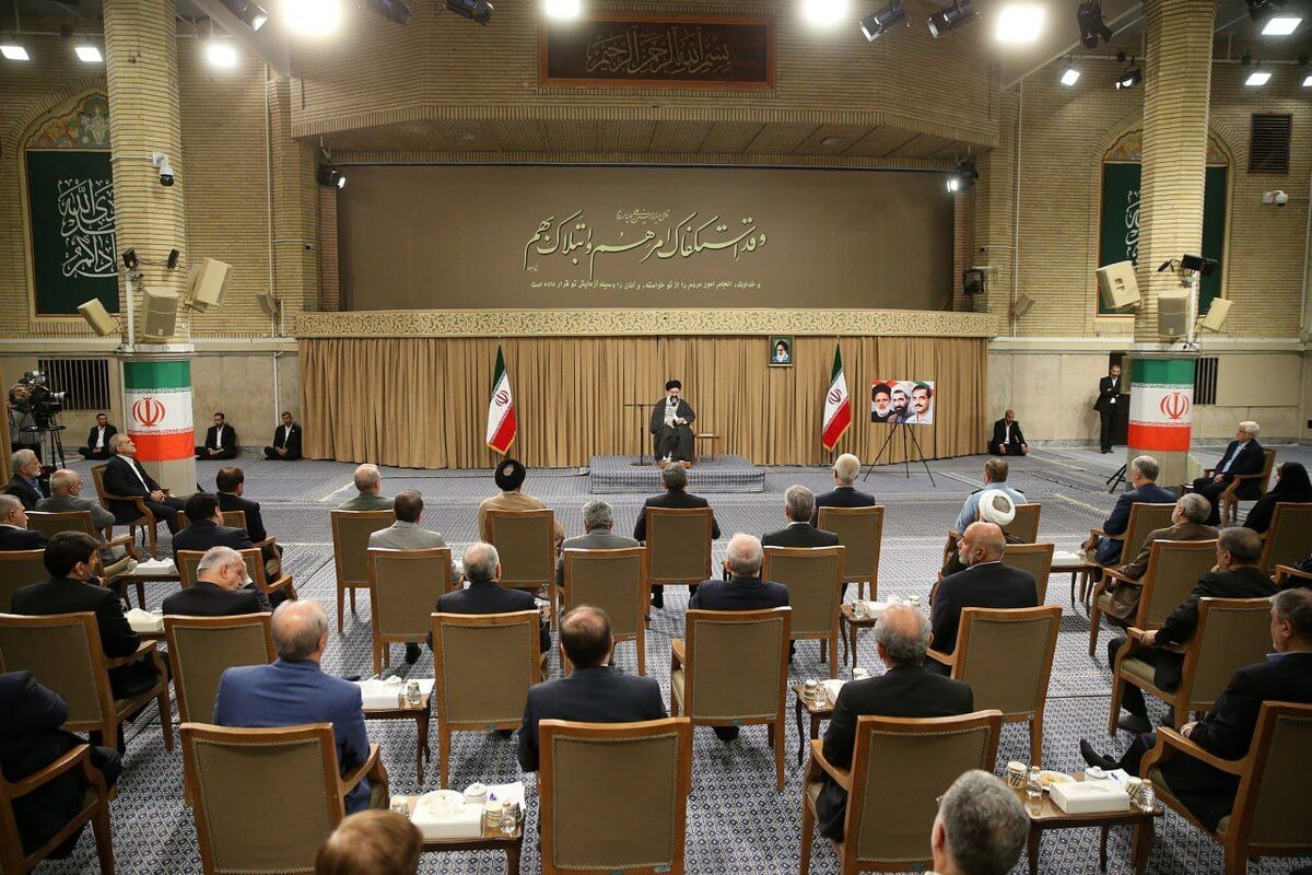 معیشت مردم مهمترین مسئله است/برای انضباط بازار چاره‌اندیشی شود