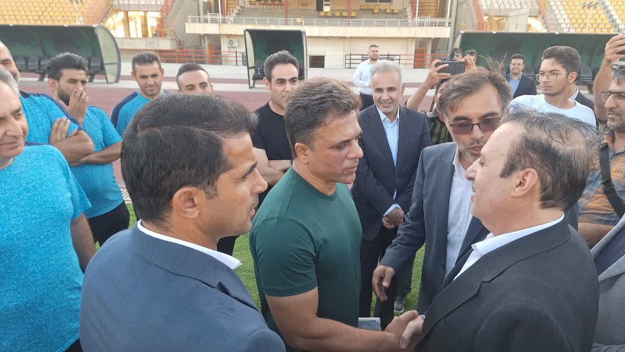 حضور استاندار قزوین در تمرینات تیم فوتبال شمس آذر حضور استاندار قزوین در تمرینات تیم فوتبال شمس آذر