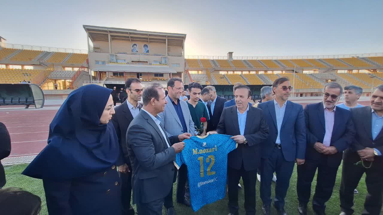 حضور استاندار قزوین در تمرینات تیم فوتبال شمس آذر حضور استاندار قزوین در تمرینات تیم فوتبال شمس آذر