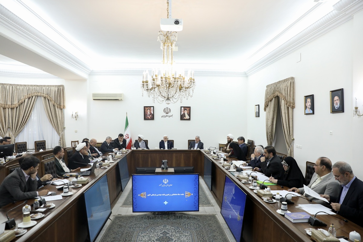 عارف: مسائل اجتماعی و فرهنگی نباید حکومتی شود