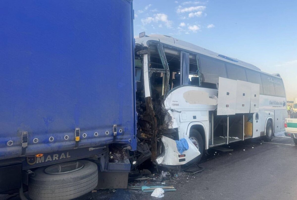 تصادف خونین اتوبوس یا تریلی در جاده گرمسار