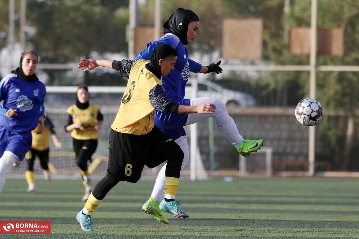 دیدار تیم‌های فوتبال دختران سپاهان- آوا