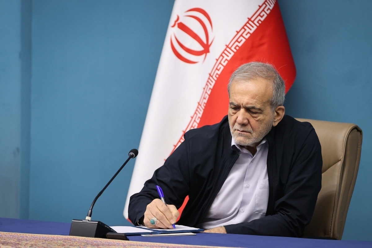 تبریک قهرمانی تیم ملی کشتی فرنگی کشورمان از سوی پزشکیان