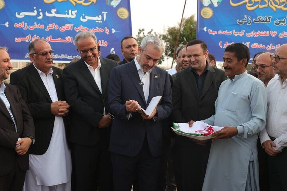 کلنگ‌زنی بیمارستان ۹۶ تختخوابی با حضور وزیر اقتصاد در چابهار