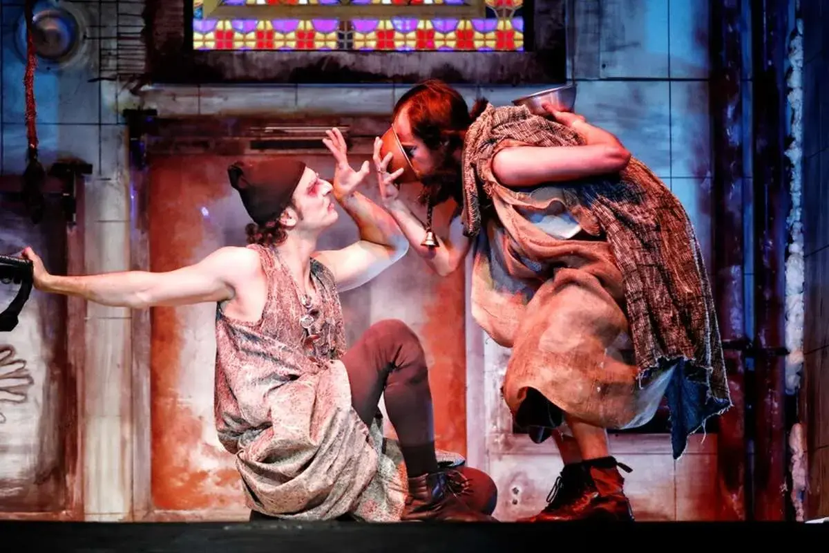 آمار فروش سالن‌های دولتی؛ «بر زمین می‌زندش» ۸ میلیارد فروخت