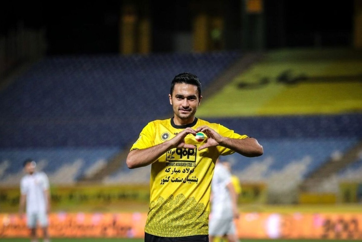 کاپیتان سپاهان جراحی کرد