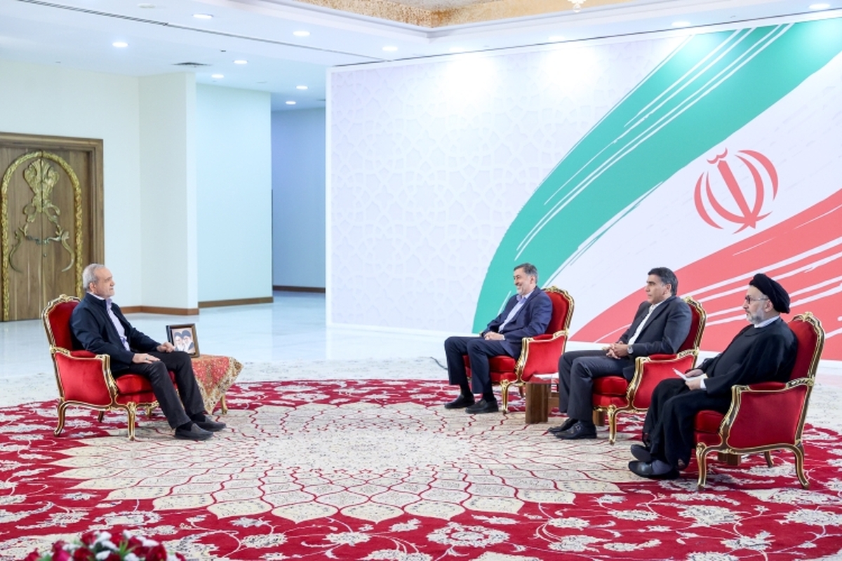 گفت‌وگوی آزاد پزشکیان با سه تن از فعالان سیاسی-رسانه‌ای