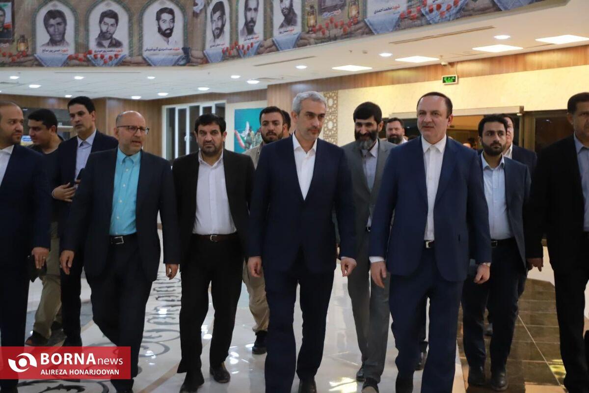 نشست وزیر اقتصاد با فعالان اقتصادی اروند