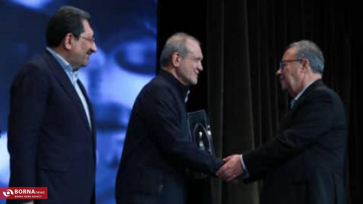 تجلیل از مجتمع «صنایع کاغذ خسروی» به‌عنوان واحد برتر تولیدی کشور