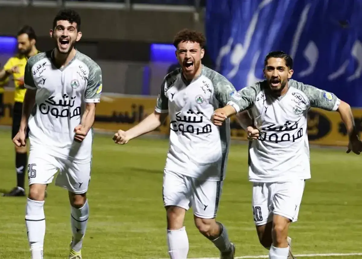 هافبک ذوب آهن: جواب اعتماد حدادی‌فر را با گلزنی دادم/ از هواداران استقلال عذرخواهی می‌کنم