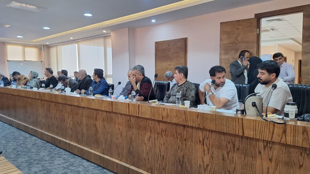 معدنکاران استان قزوین مطالبات خود را با معاون وزیر صمت در میان گذاشتند معدنکاران استان قزوین مطالبات خود را با معاون وزیر صمت در میان گذاشتند