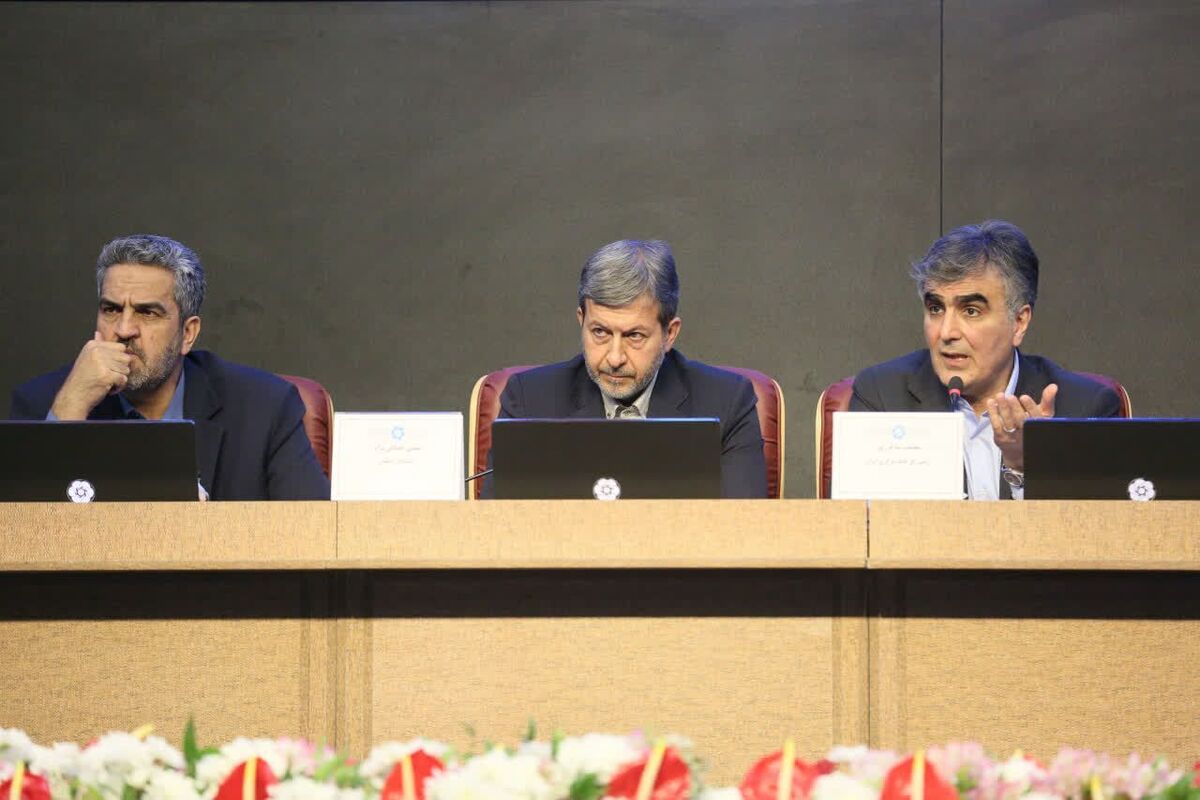 رئیس کل بانک مرکزی: نرخ بالای دلار در بازار آزاد واقعی نیست